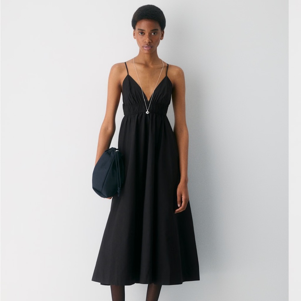 Aritzia Babaton
Encourage Poplin Dress